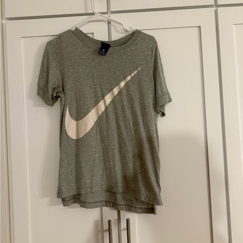 Nike Heather Gray Graphic T-Shirt with White Logo